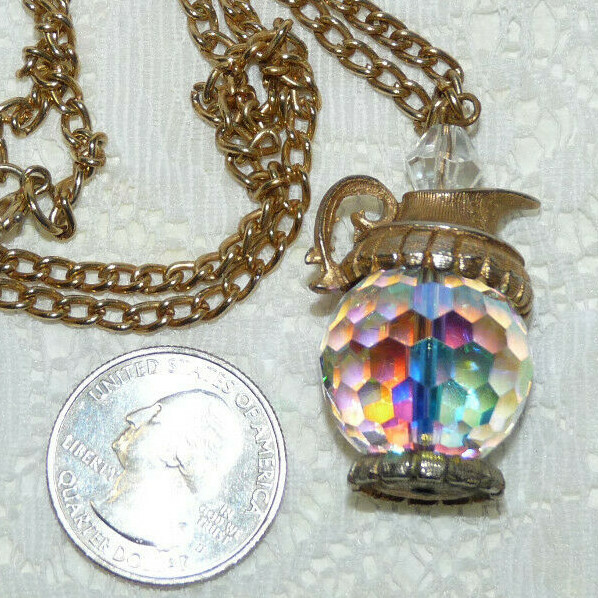 Lovely Vintage Gold Tone Crystal Water Jar Pendant/Necklace MM39