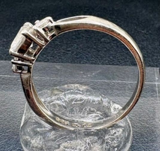 Vintage Sterling Silver CZ Three Stone Ring Size 9 925 Cubic Zirconia 2.6g
