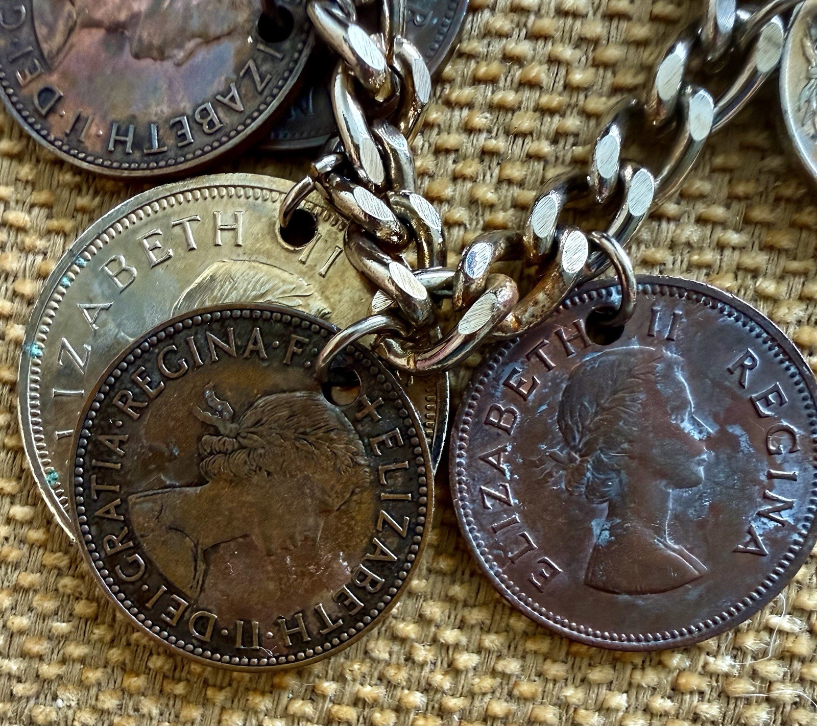 1 Vintage Foreign Coin Charm Bracelet With 15 Vintage Coins