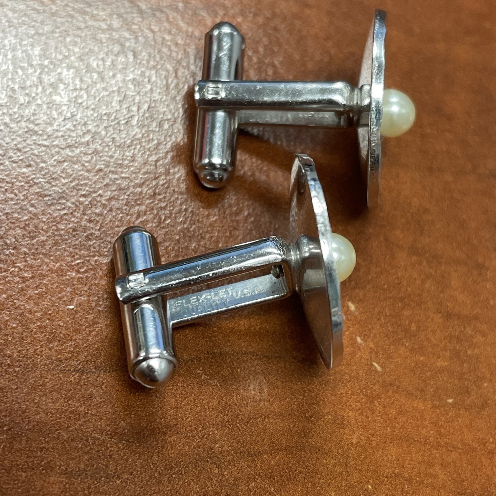 Vintage Flex Let Silver Tone Faux Pearl Fancy Cuff-links Tie Clip Chain Set USA