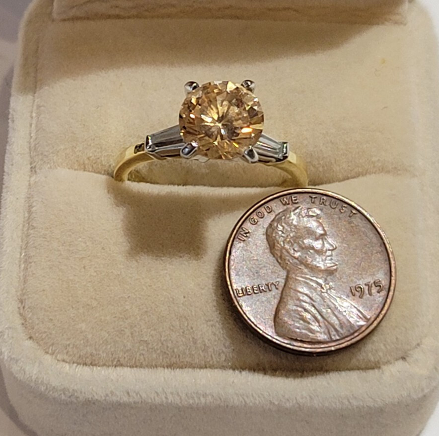 Gorgeous Champagne Crystal Baguette Glass Rhinestones size 8 Gold Tone Ring