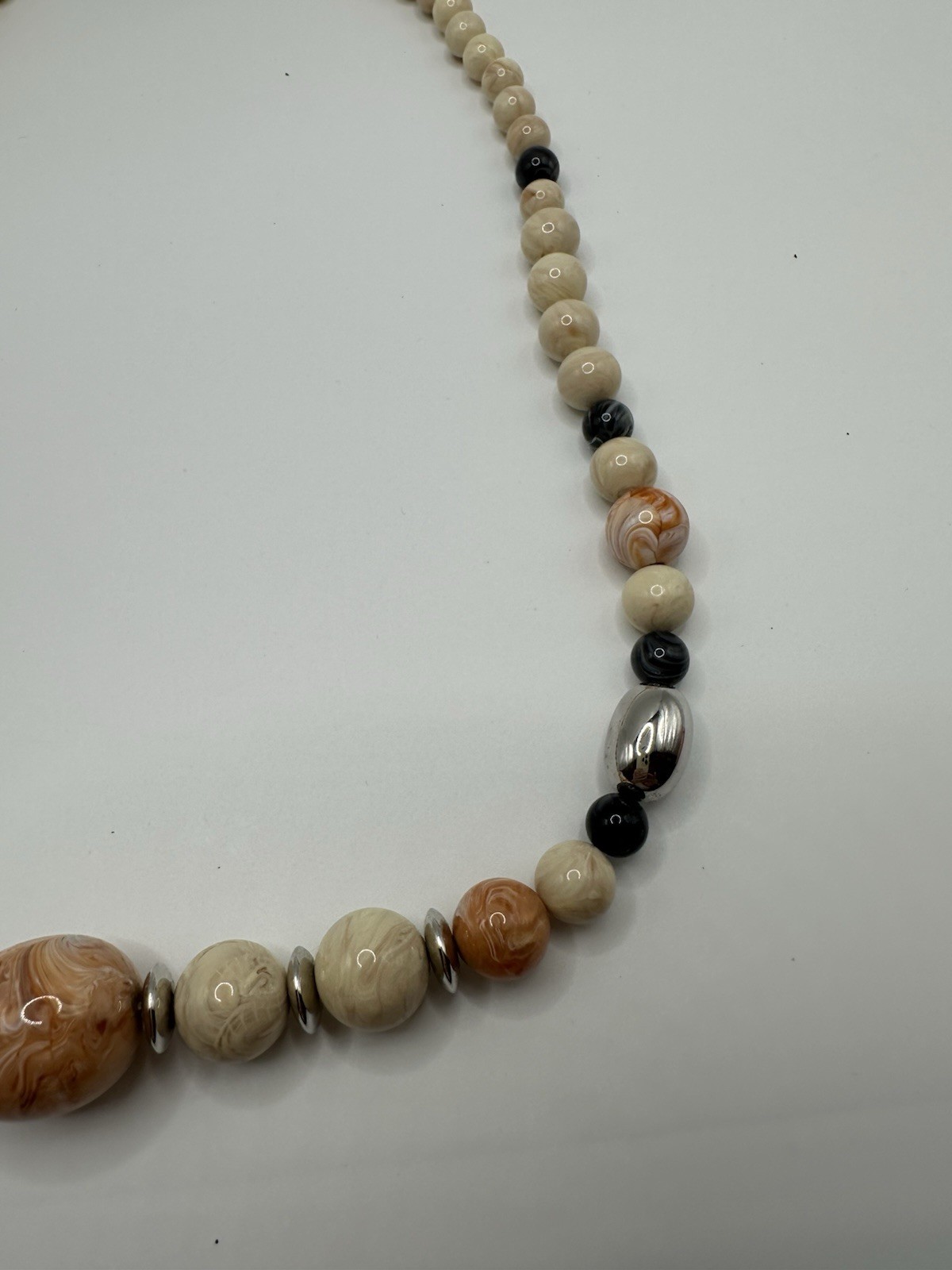 Vintage Avon 1988 Desert Sands Acrylic Peach Beige Marble Beaded Necklace 22”