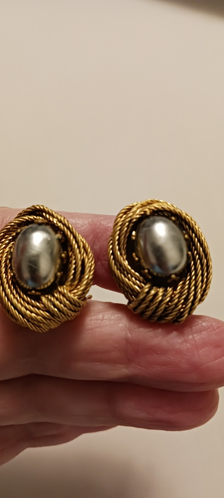 Vintage MABE Blue-Gray Pearl and Gold Tone Pin/Brooch And Earring Set