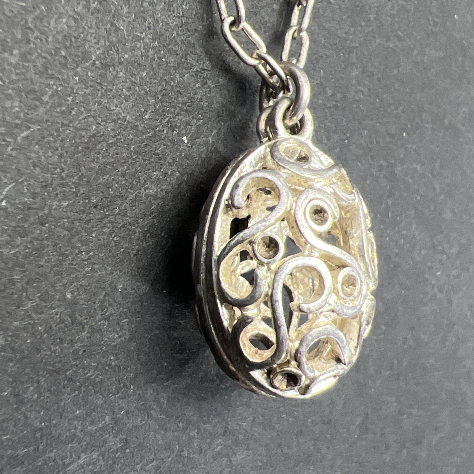 Filigree Round Pendant Locket Chain Necklace Vintage Silver Tone 18” Adjustable