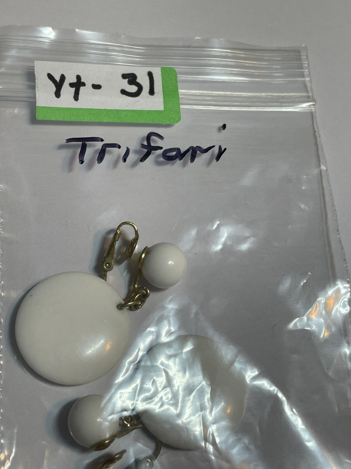 Trifari Signed White Dangle Gold Tone Clip On Earrings YT-31