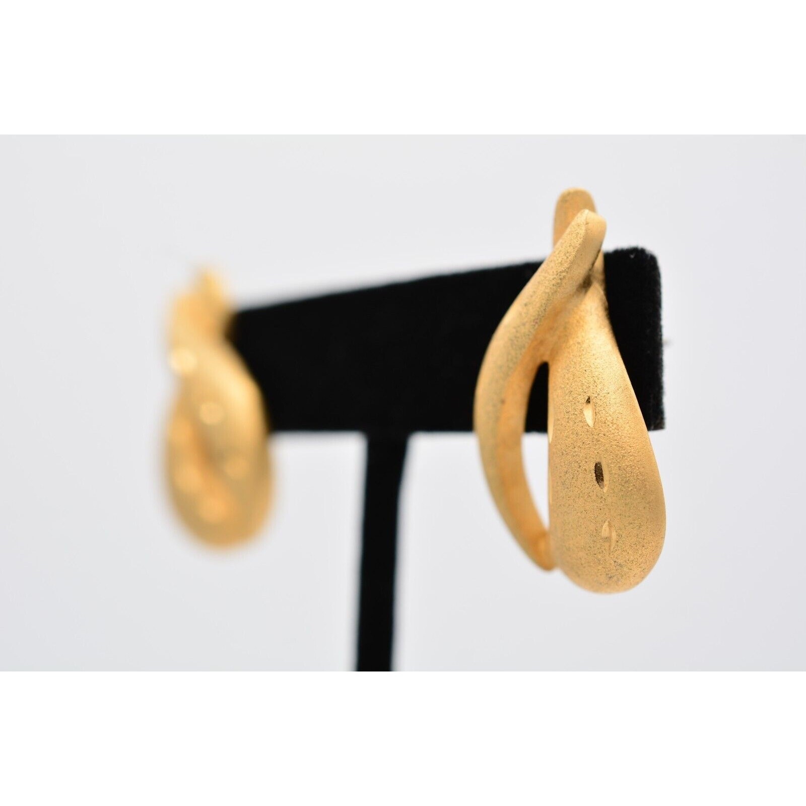 Vintage Dangle Pierced Earrings Drop Brushed Gold Matte Metallic Retro 80s BinAV