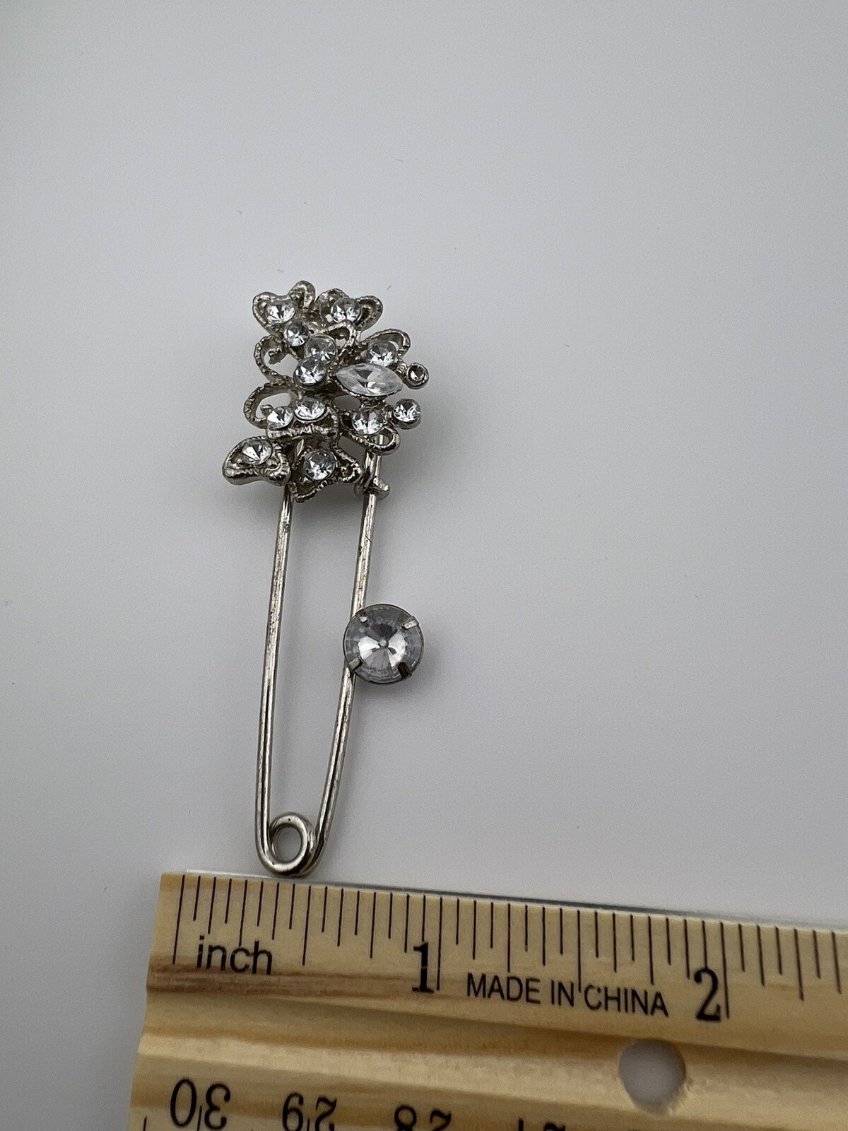 Vintage Pin Brooch Silver Toned With Clear Stones/Beads. Pre-Owned. Safety Clip