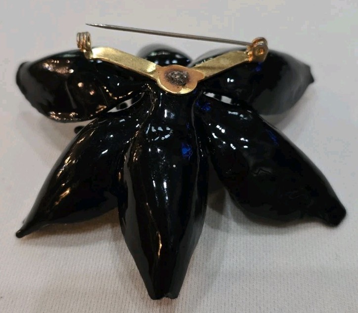 Vintage 1930s-1950s Large Black Enamel Flower Brooch (520)