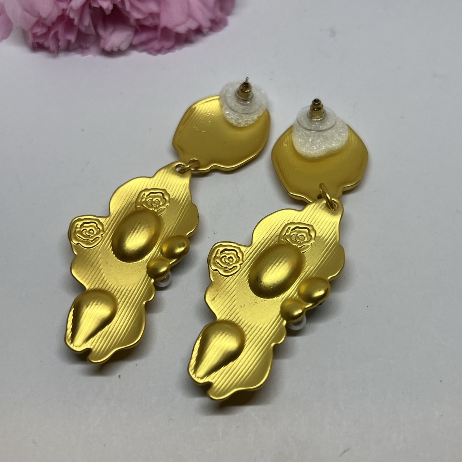 New!Vintage 80s Matte Gold Statement Earrings – Emerald Green Crystal Rhinestone