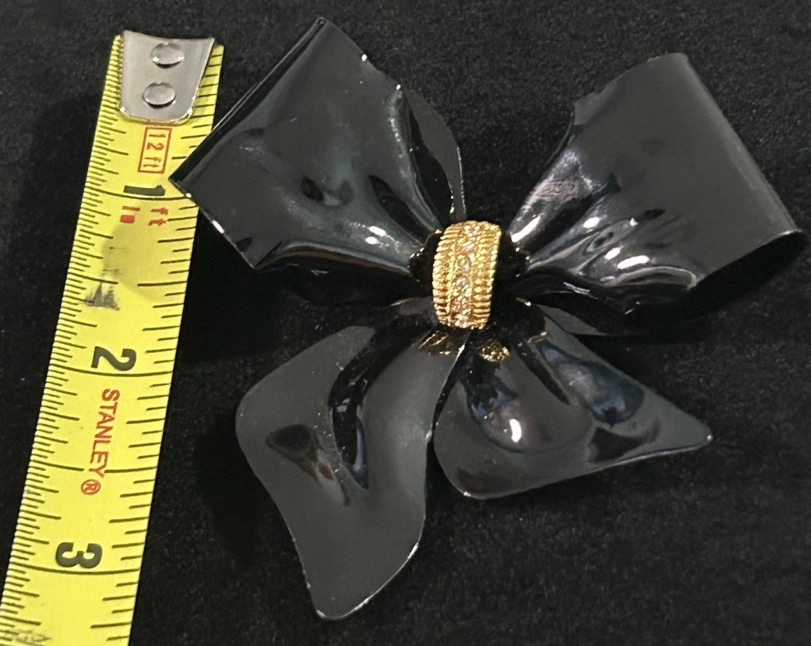 VTG Shiny Black Ribbon/Bow Pin Brooch Lightweight Metal Gold Rhinestone Center