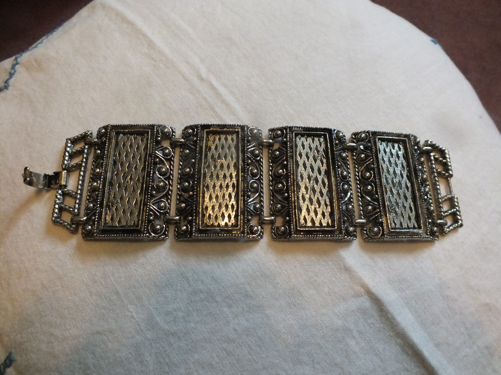 Beautiful Clasp Bracelet Silver Tone Ornate 2 Inch Wide 7 1/2 Inch Long UNIQUE