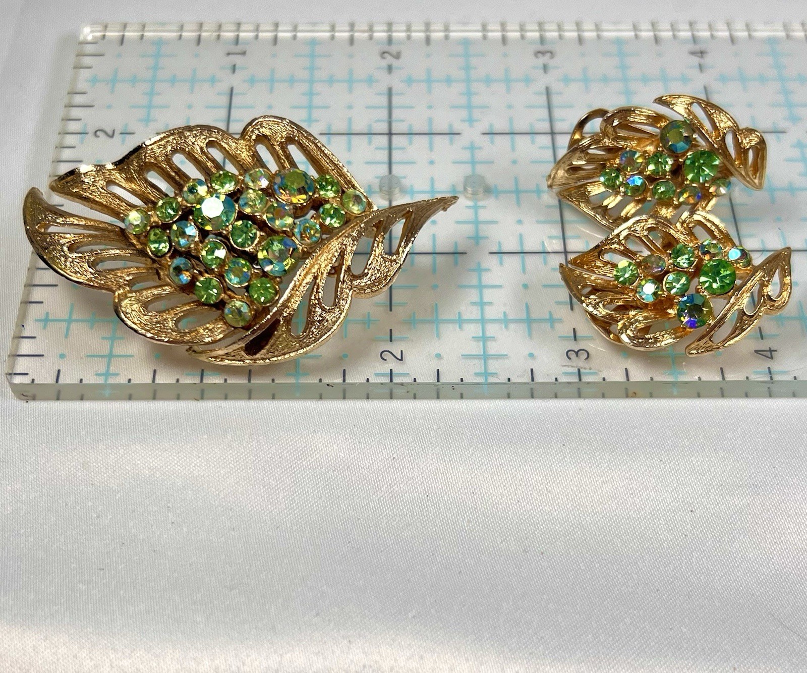 Gold tone leaf Pin Brooch Earring Set Vivid green Aurora Borealis rhinestones .