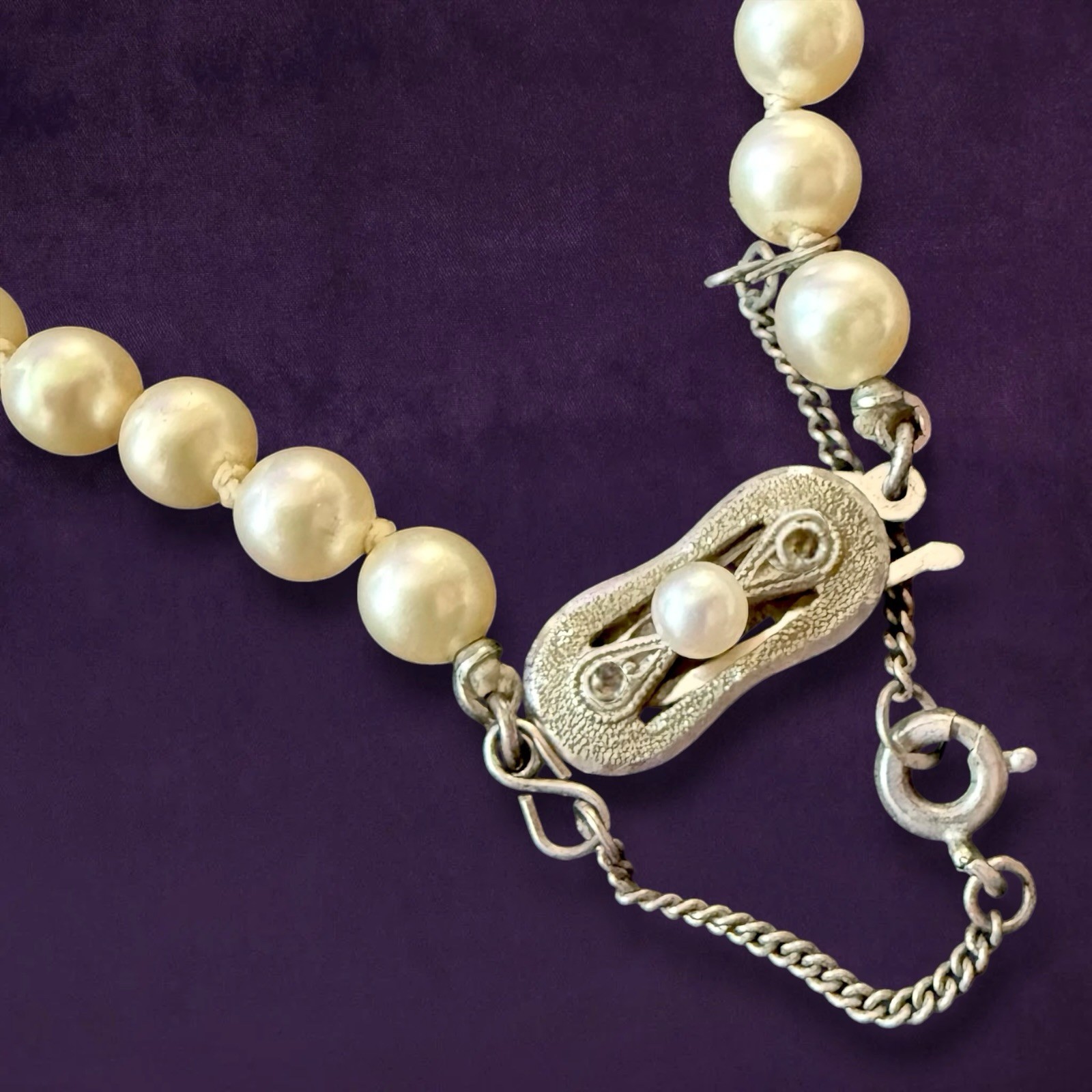 Faux Pearl Necklace Vintage 1940s Choker 16 Inch Beaded Safety Chain