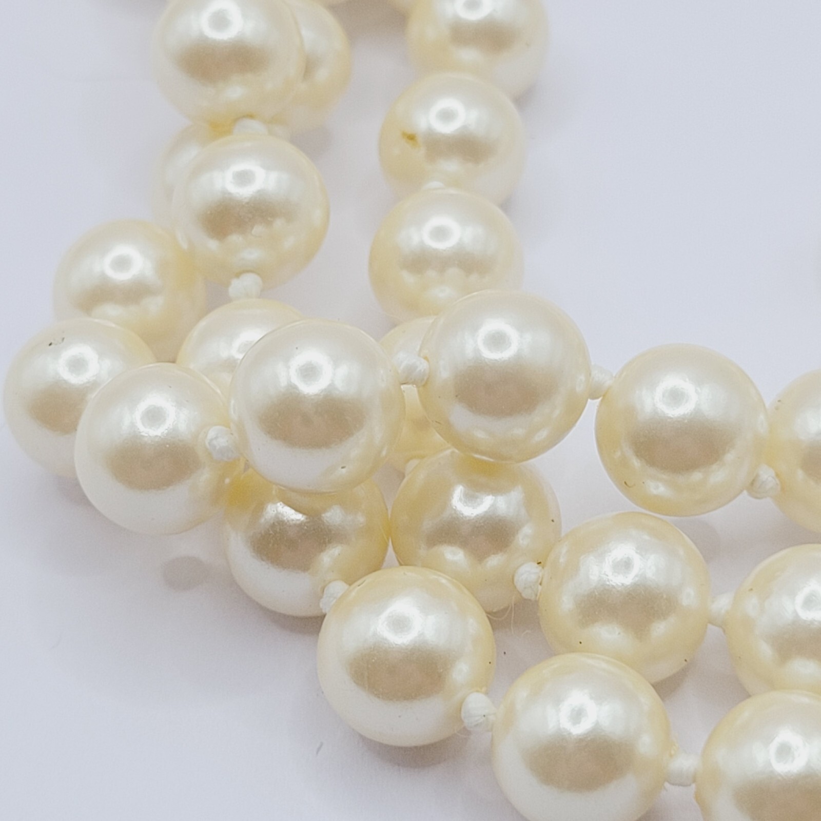 Triple Strand Faux Pearl Hand Knot Gold Tone Clam Shell Charm Clasp Vtg Necklace