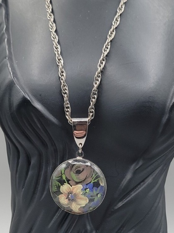 Vintage 1950s Handpainted Floral Pendant Necklace 24″ Silver Tone Chain