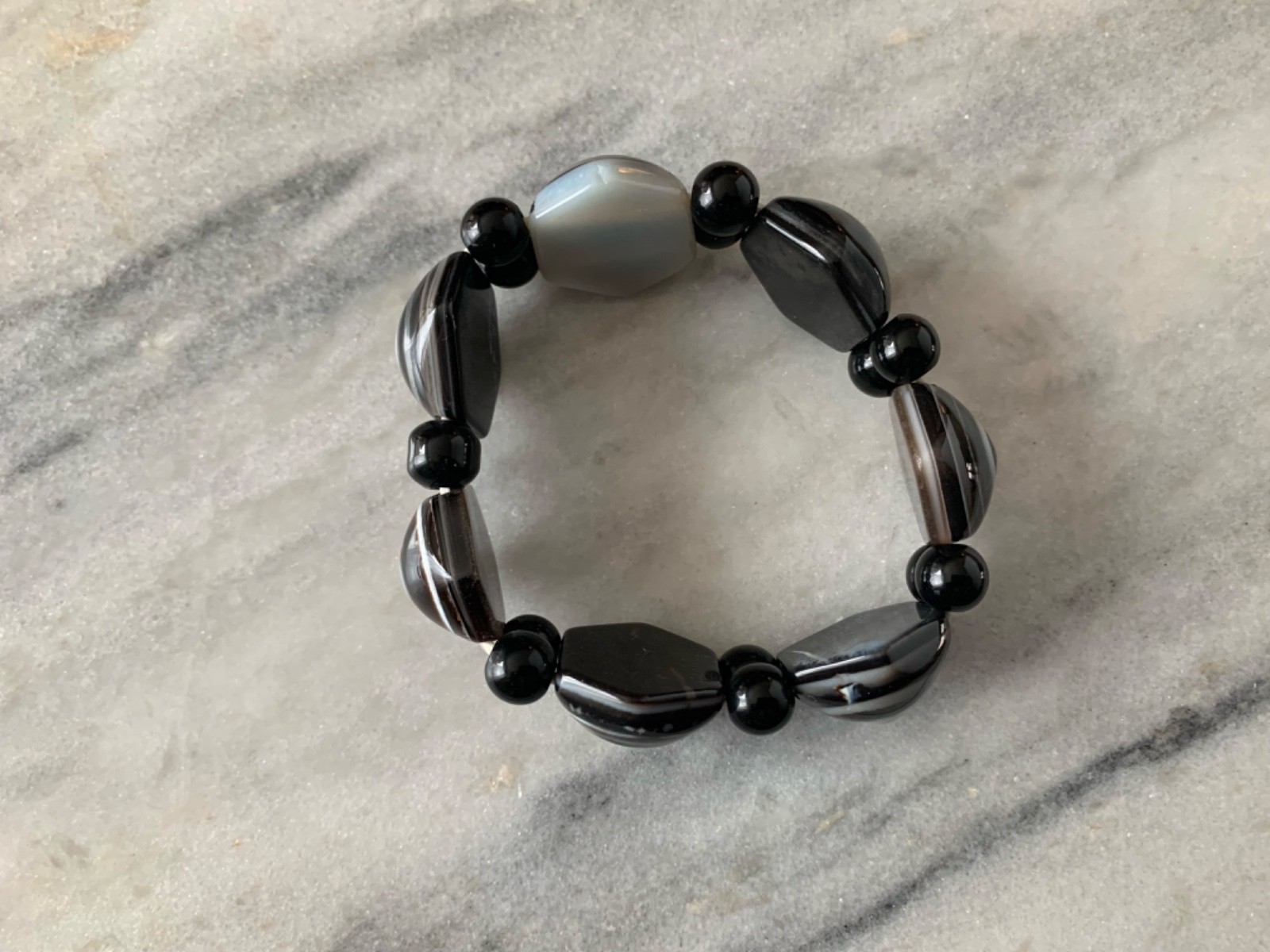 Sardonyx Eye Hexagon and Black Onyx beads 0.5”W, 2.25″ dia Bracelet6
