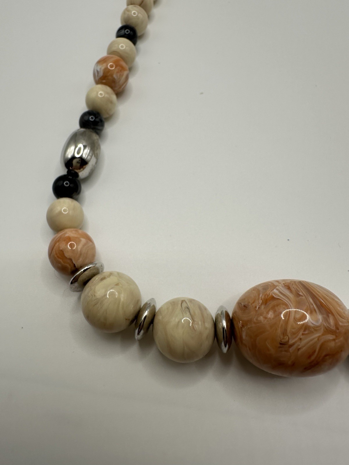 Vintage Avon 1988 Desert Sands Acrylic Peach Beige Marble Beaded Necklace 22”