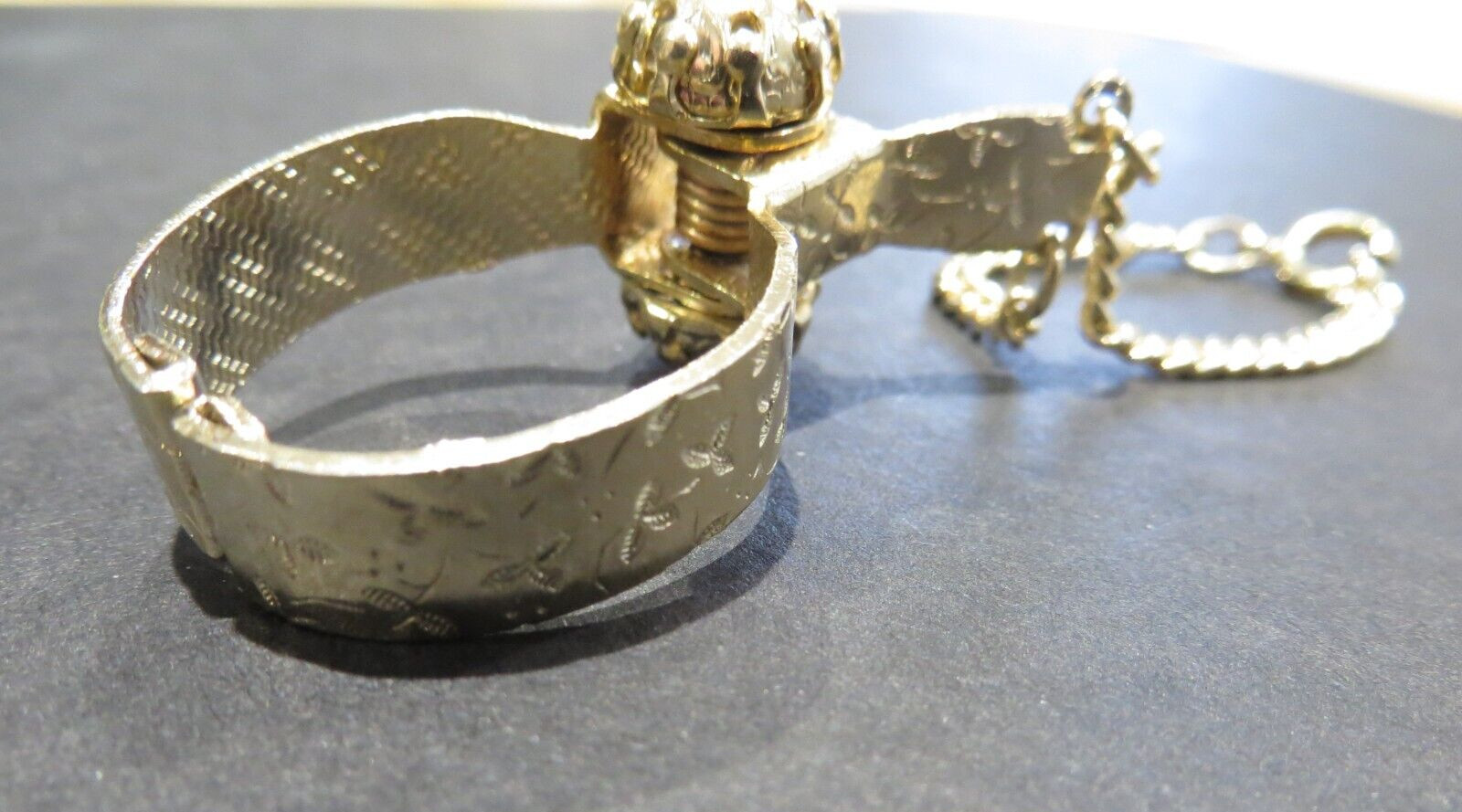 Vintage Gold Tone Dress Scarf Clasp Spring Clip Jewelry Glove Holder