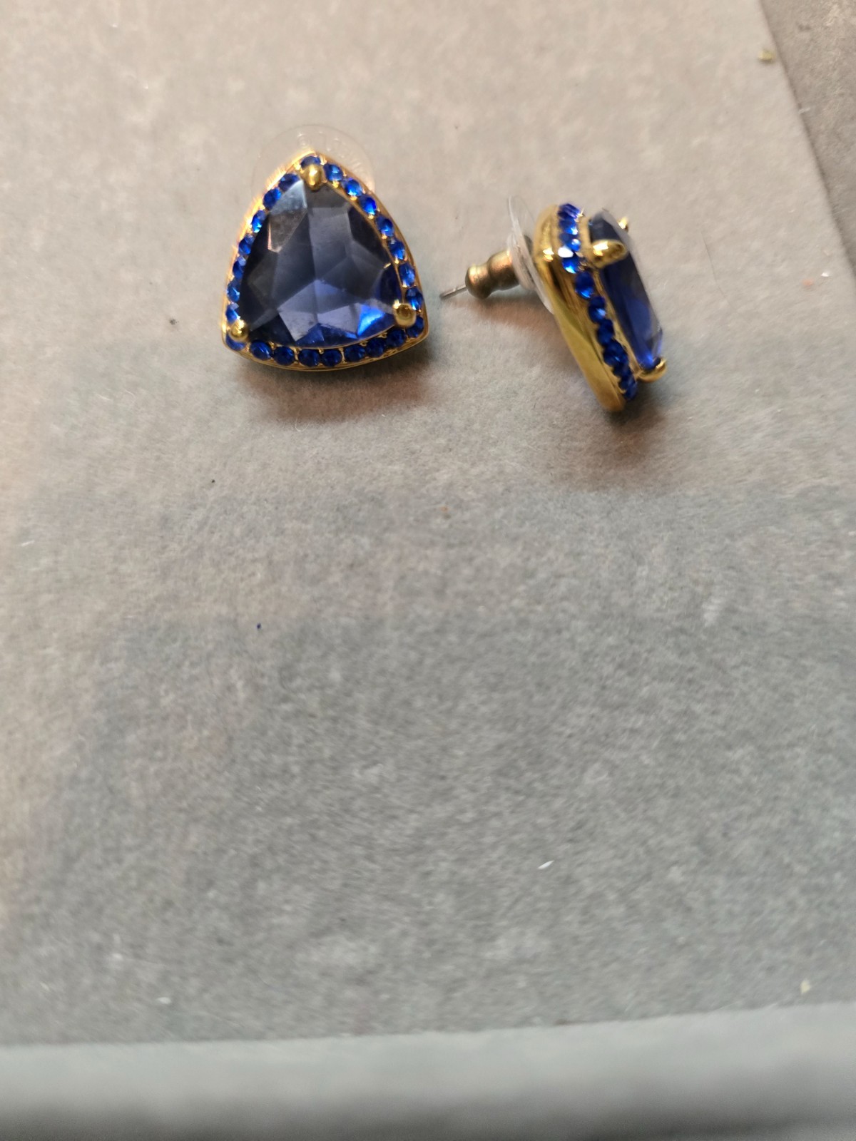 JOAN RIVERS IMPRESSIVE BLUE TRILLION PIERCED EARRINGS