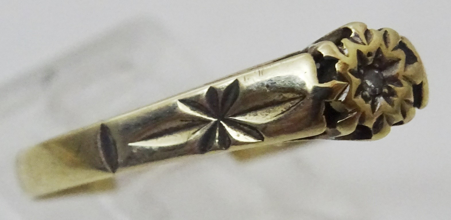Vintage 9 karat Gold and Diamond Ring