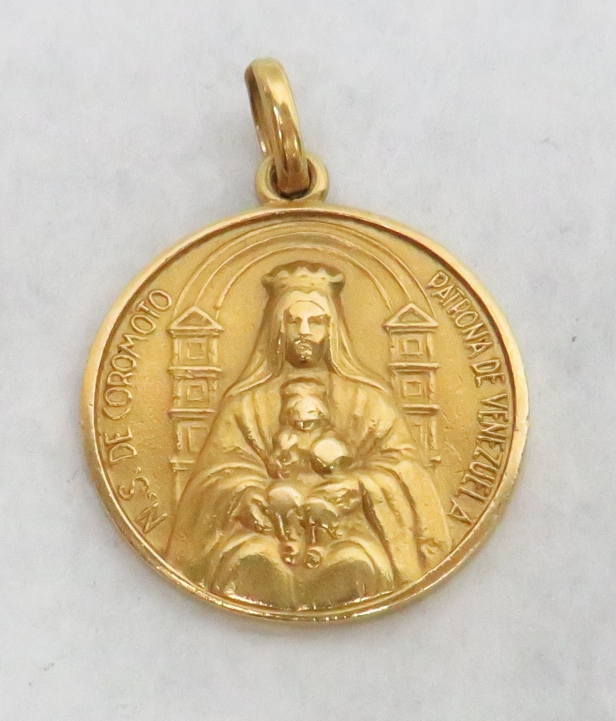 BEAUTIFUL VINTAGE 18K GOLD SACRED HEART JESUS 3/4″ PENDANT / MEDAL