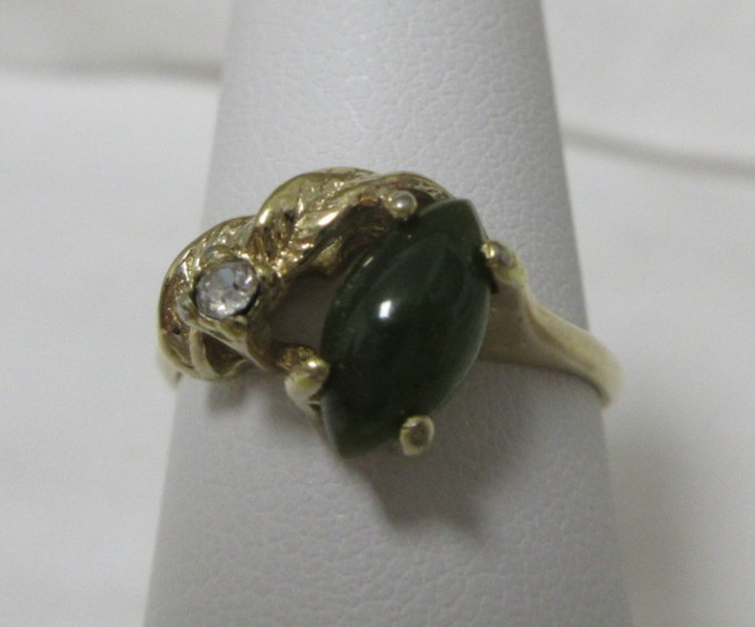 Vintage 18k HGE Jade and Cubic Zirconia Ring Size 6 3/4