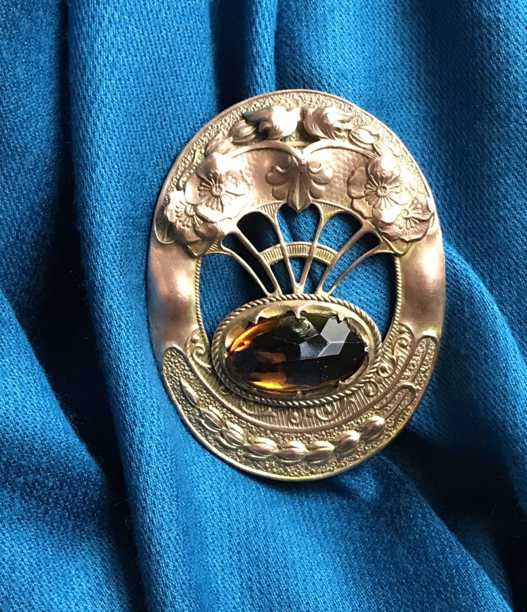 VTG Jewelry Brass/Metal Brooch W/ Amber Faceted Stone-Raised Detail On Metal