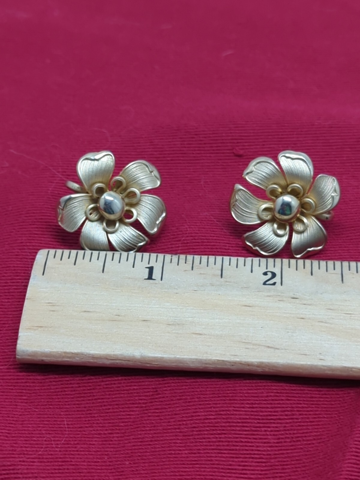 Flower Brooch & Screw Back Earring Set Gold Tone 1950’s-60’s Classic MCM