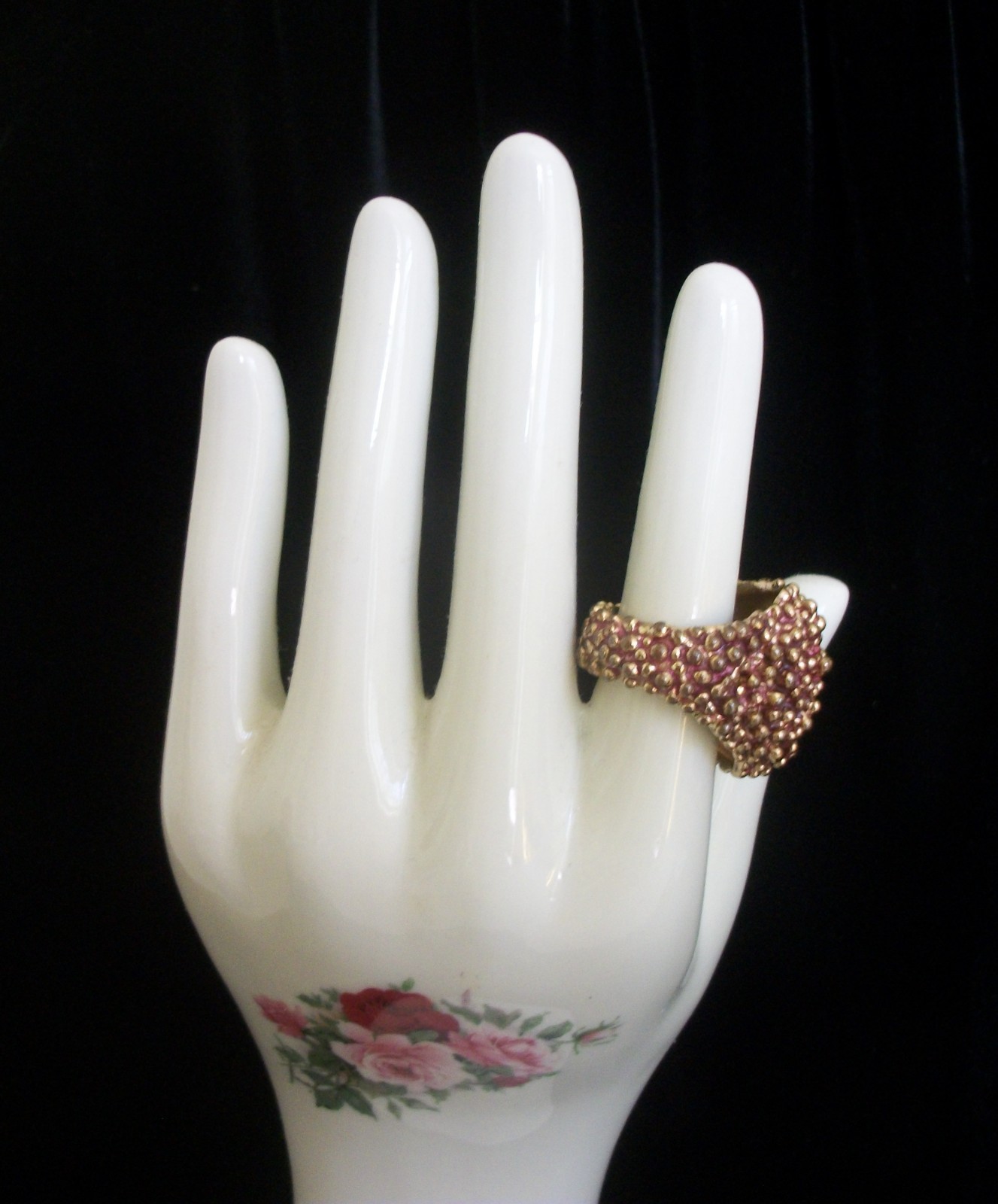Vintage Avon Cocktail Ring Gold Tone Textured Pebble Black