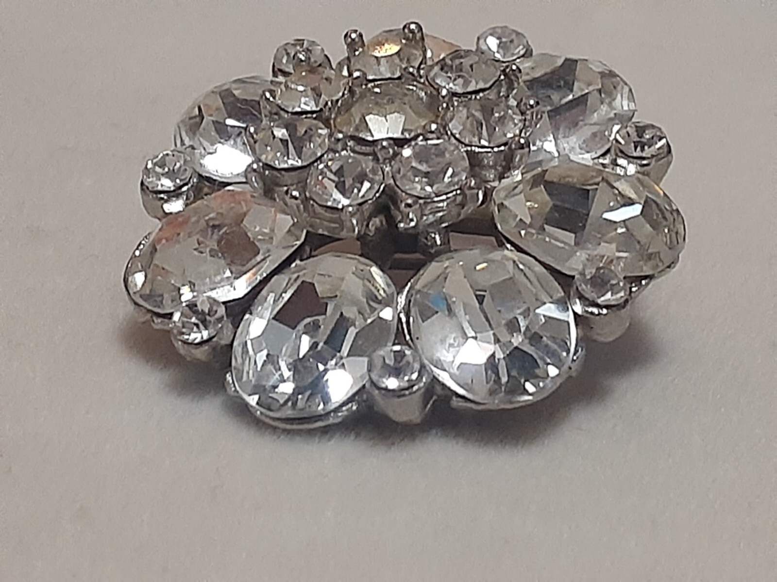 Fauceted foiled back rhinestone cluster round brooch/pin