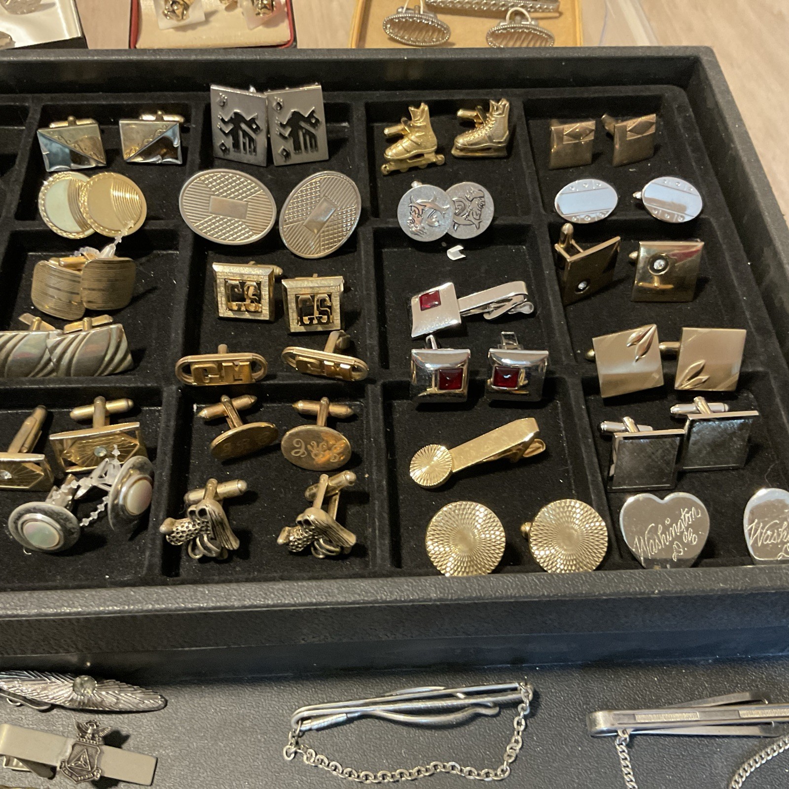 VINTAGE 87 PC MEN’S JEWELRY LOT CUFFLINKS TIE BARS CHAINS, TACS & SETS FREE SHIP
