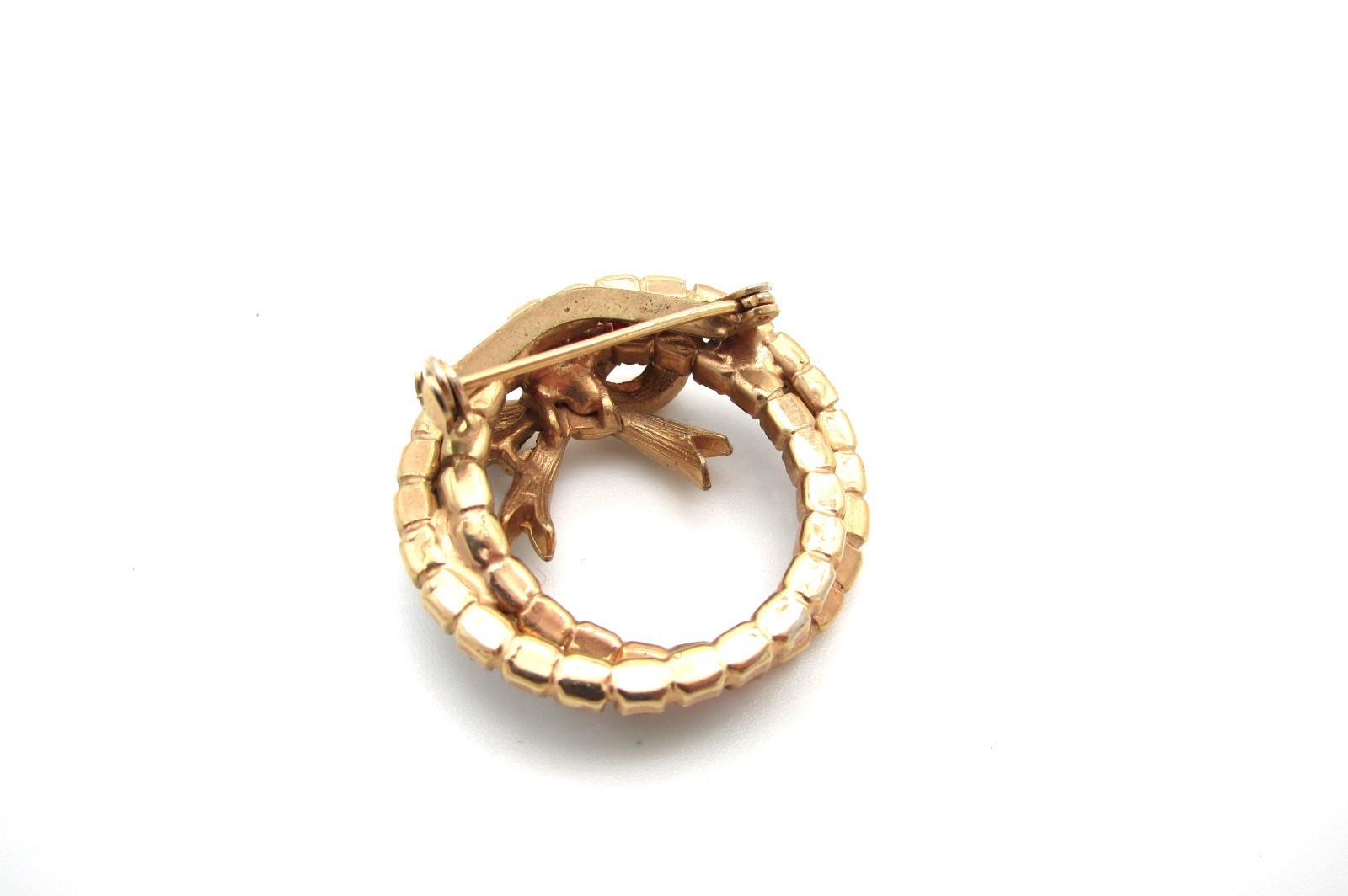 Vtg Gold Tone Wreath Brooch w/Red & Green Rhinestones