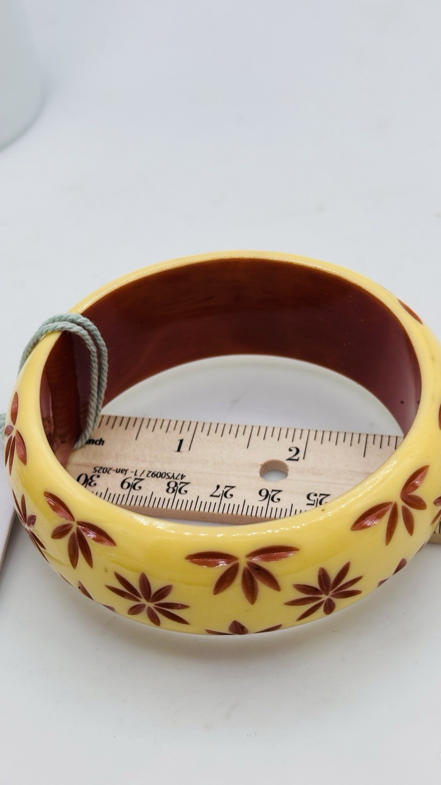 Splendette Wide Butter Yellow Carved Duchess Bangle Bracelet Fakelite