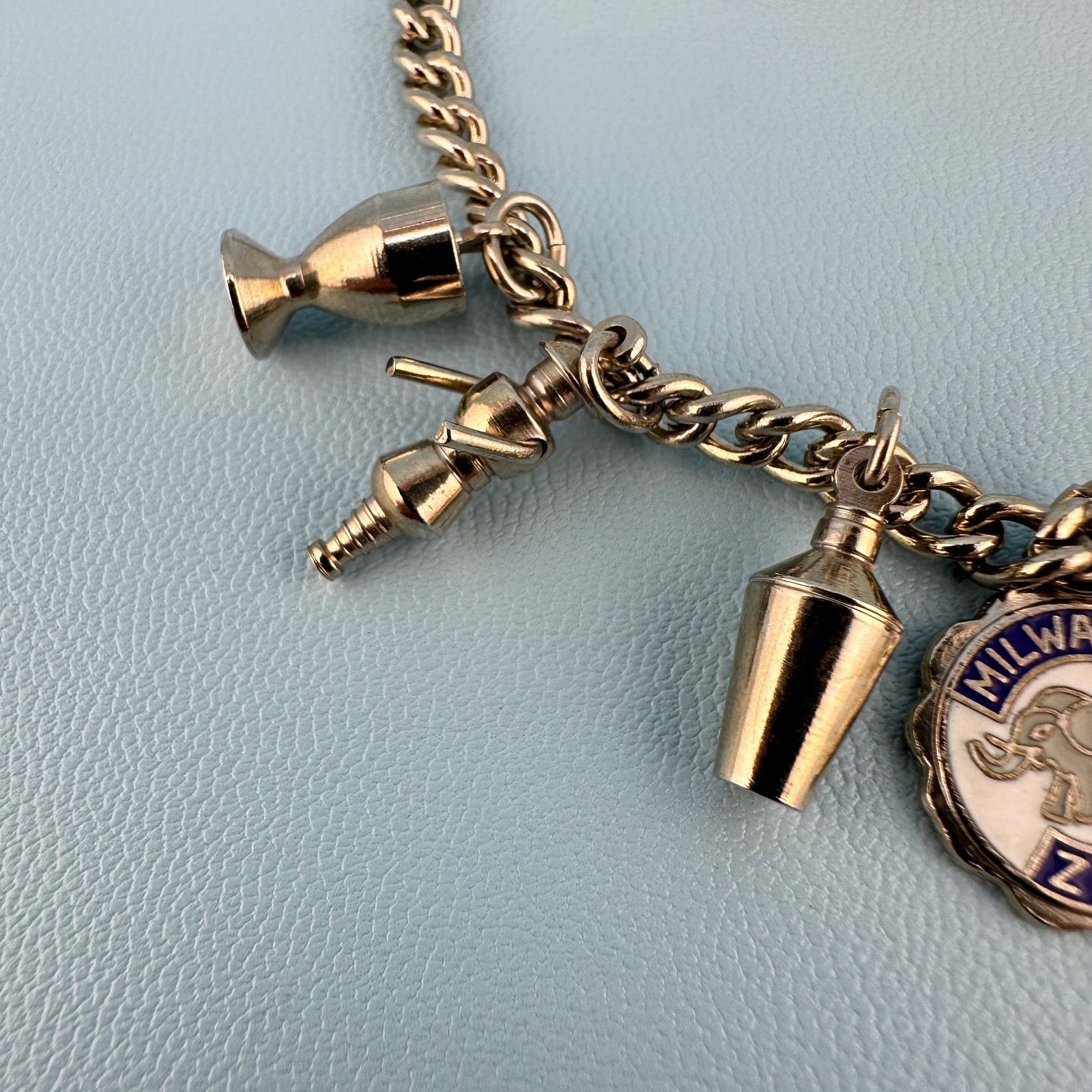 Vintage Charm Bracelet Silver Tone Sister Clasp Milwaukee Zoo Light Bulb 6.5″