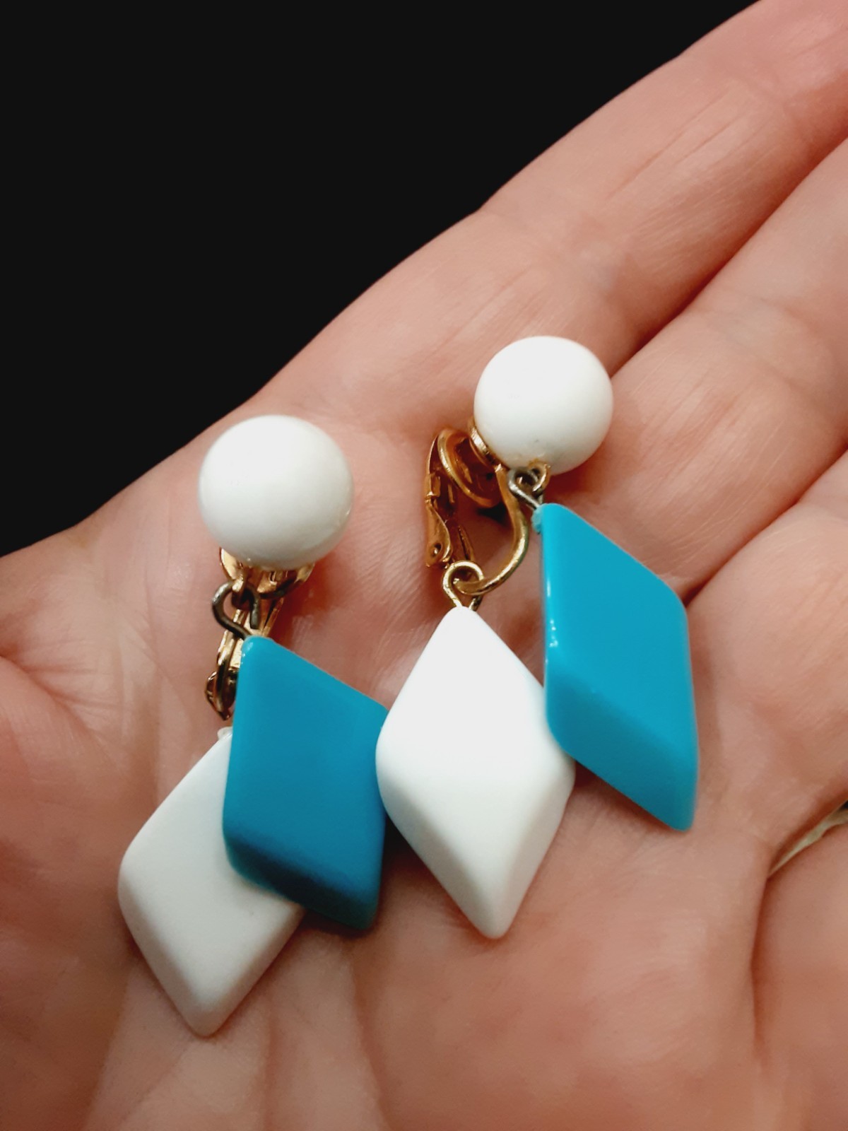 Trifari Earrings Blue White Gold Tone Clip On Very Light Diamond Shape