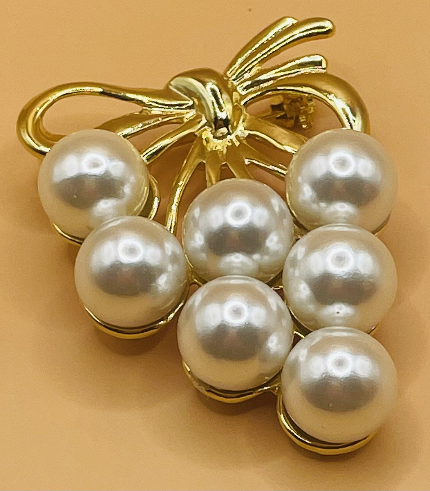 Vintage White Pearl Bunch of Grapes With Gold Plated Bow Costume Jewelry Brooch