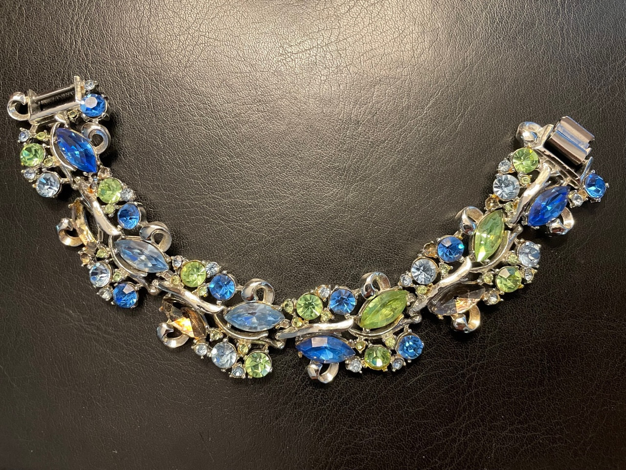 HARVEST REPAIR Sparkle Rhinestone Bracelet Faceted Blues Topaz Color Aqua Design