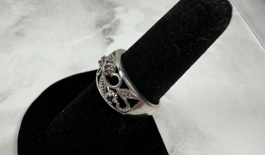 Avon Sterling Silver Swirl Ring with Small Ruby Emerald Sapphire – Size 7