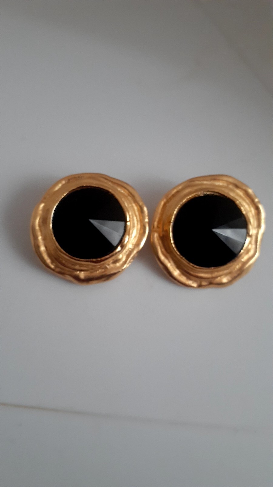 Vintage Black Glass Rivoli Stone Matte Finish Clip On Earrings. Gold Tone Finish