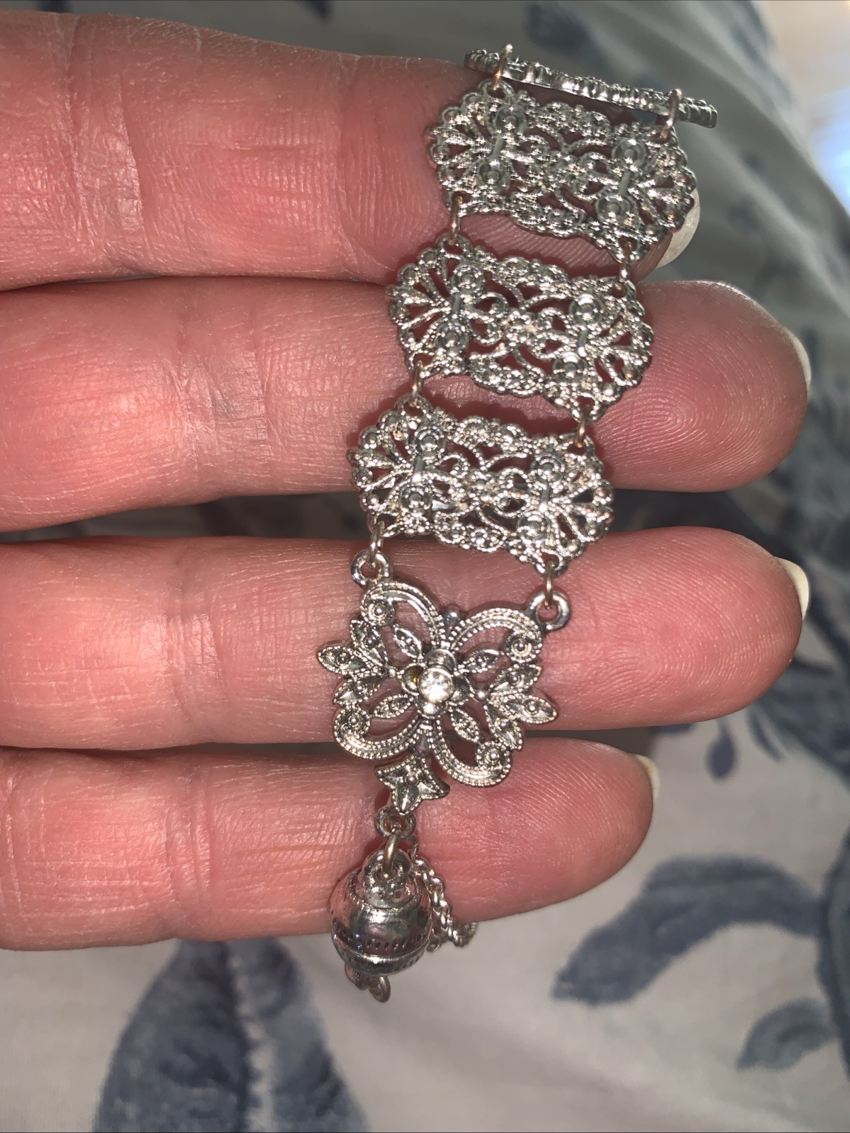 Silver Tone Lacey Bracelet Magnetic Clasp With Safety Chain 7″