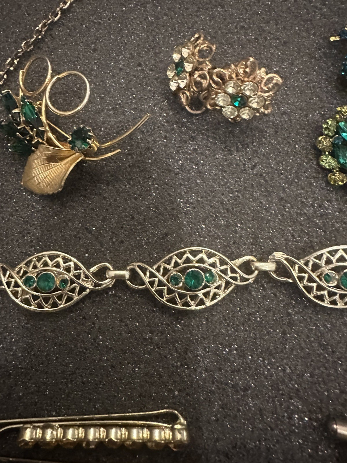 Vintage Estate Costume Jewelry Lot! Brooches and more!
