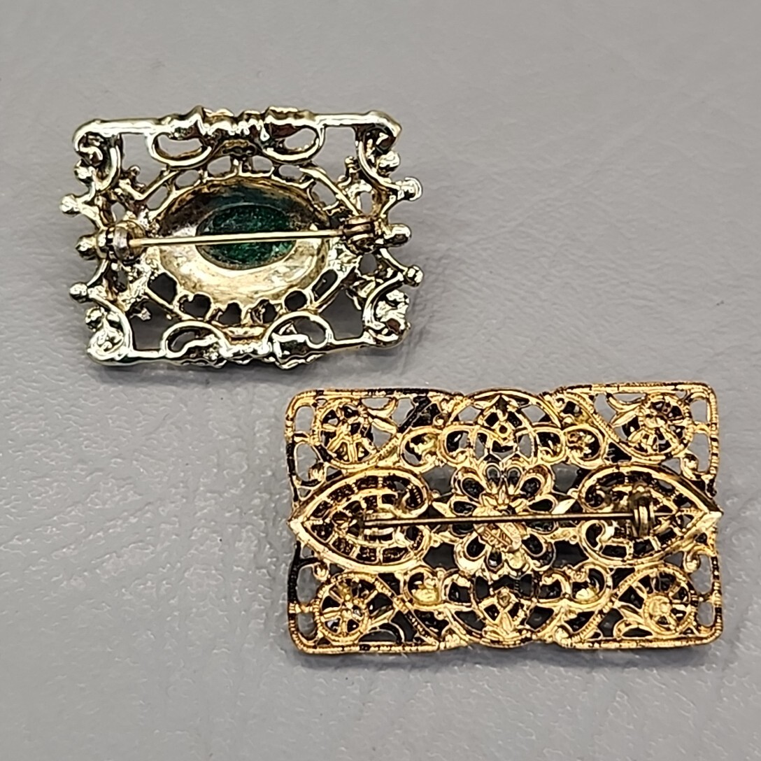 Vintage Brooch Lot of 2 Peking Glass Foil Confetti Oval Gold Tone Filigree
