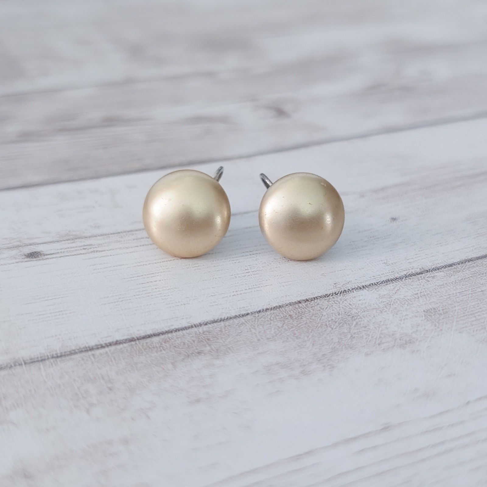 Vintage Screw On Earrings Cream 5/8″ Faux Pearl Stylish Classic Earrings