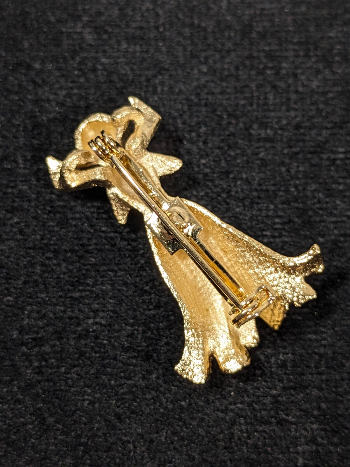 Vintage Praying Angel Pin Gold tone Matte Filigree Brooch Mid Century