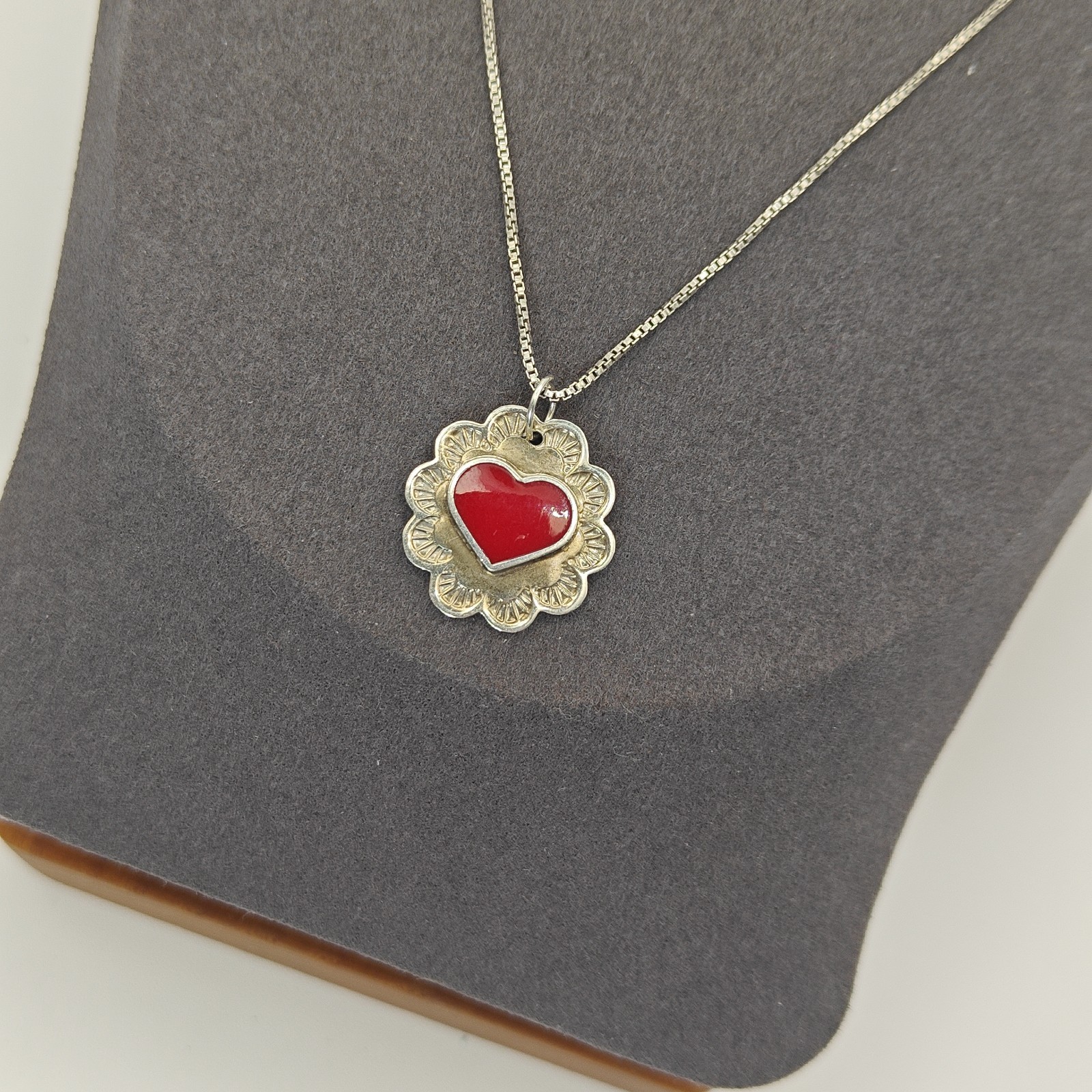 Vtg Southwestern Ornate Heart Pendant Necklace 18″ 6.24g Red Enamel Stone…