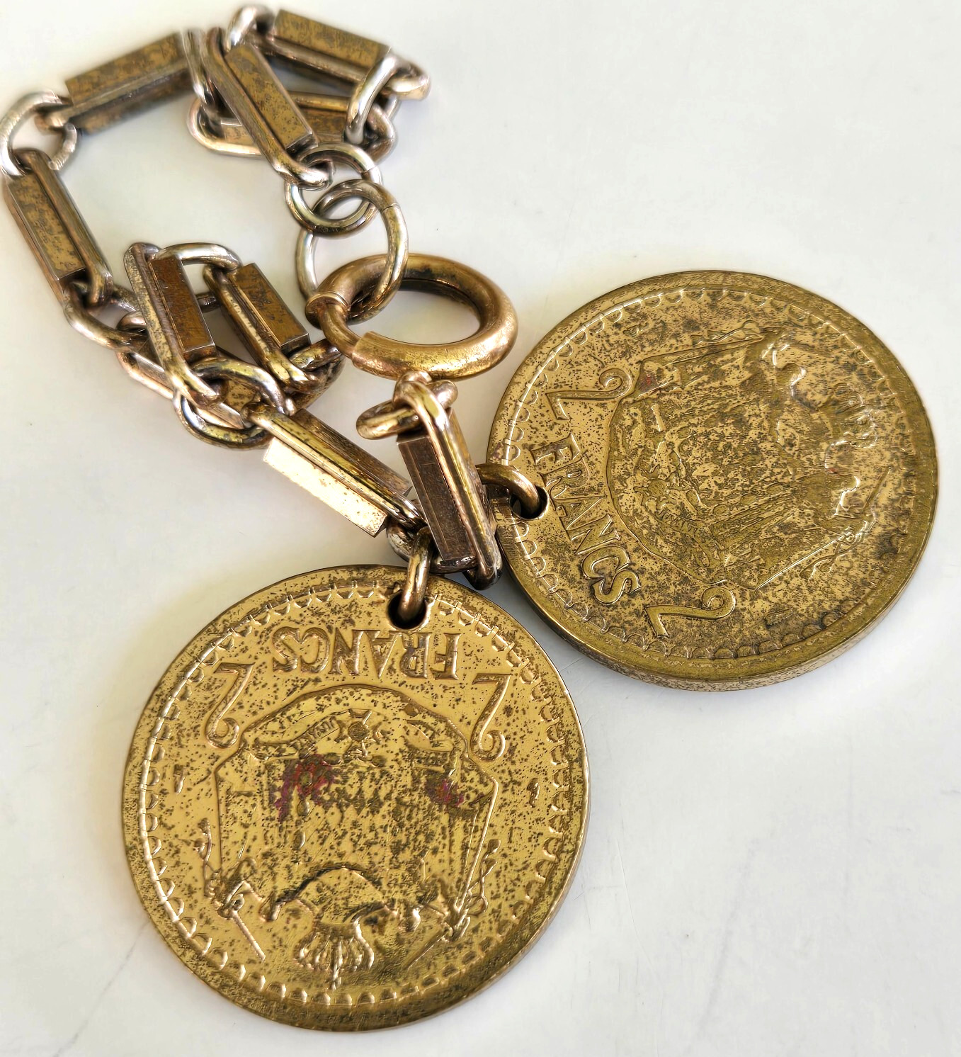 Vintage 1940s Fake French Coin Charm Gold Tone Split Bar Link Chain Bracelet 7″