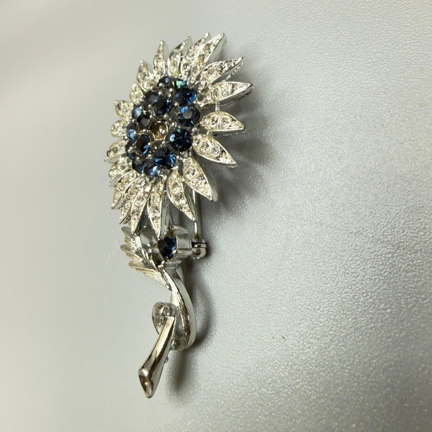 Vintage Lisner Sunflower Rhinestone Brooch Blue White Rhinestones Signed READ