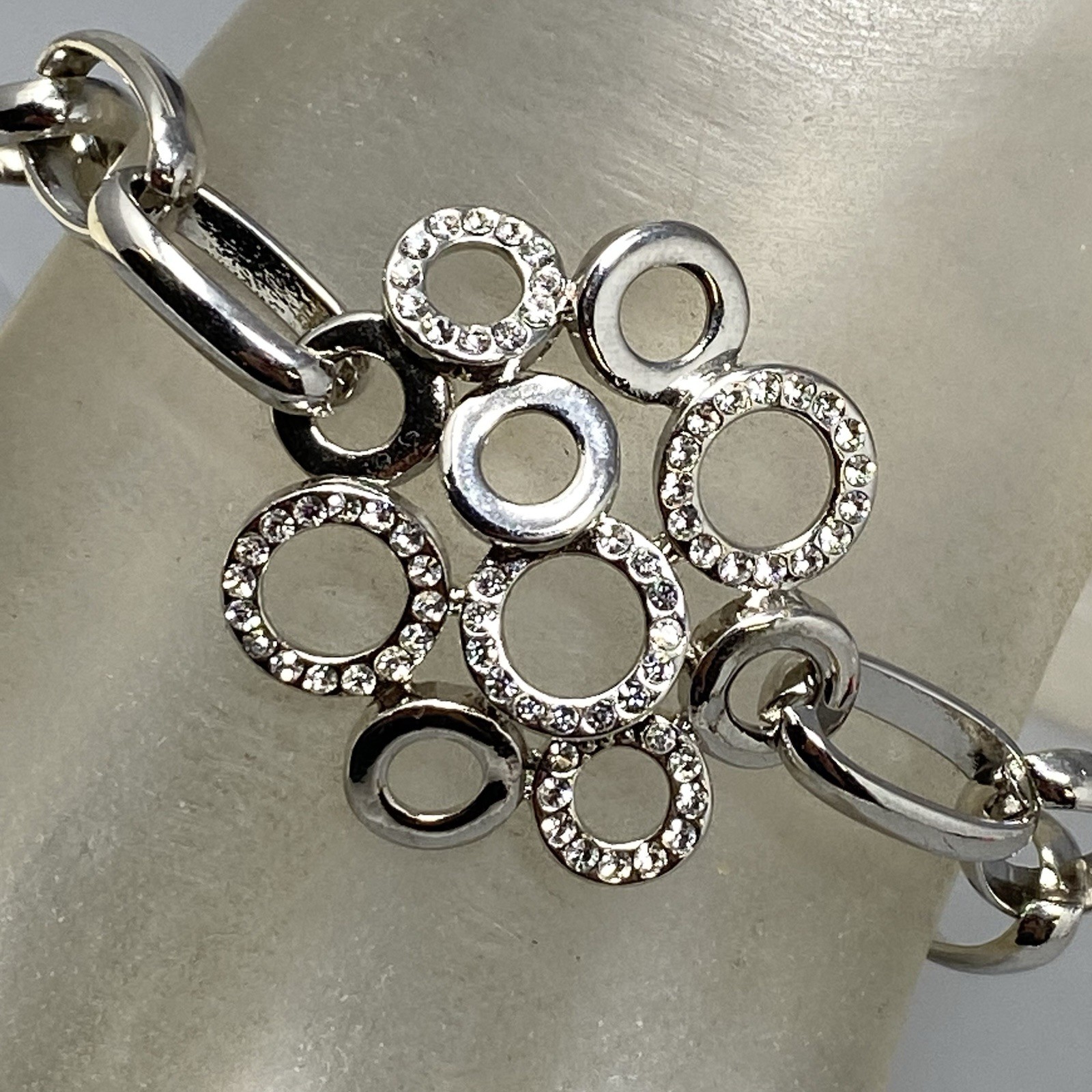 Silver Tone Chain Link Bracelet Cluster Round Open Circles Rhinestones Toggle 7″