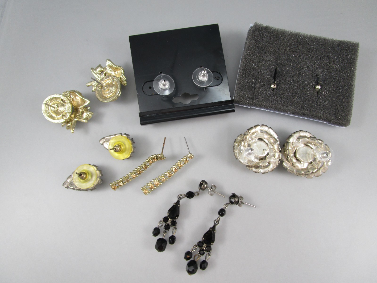 Vtg Mod Retro Varying Colors & Multi Styles LOT of 7 Post Pierced Earrings 152G