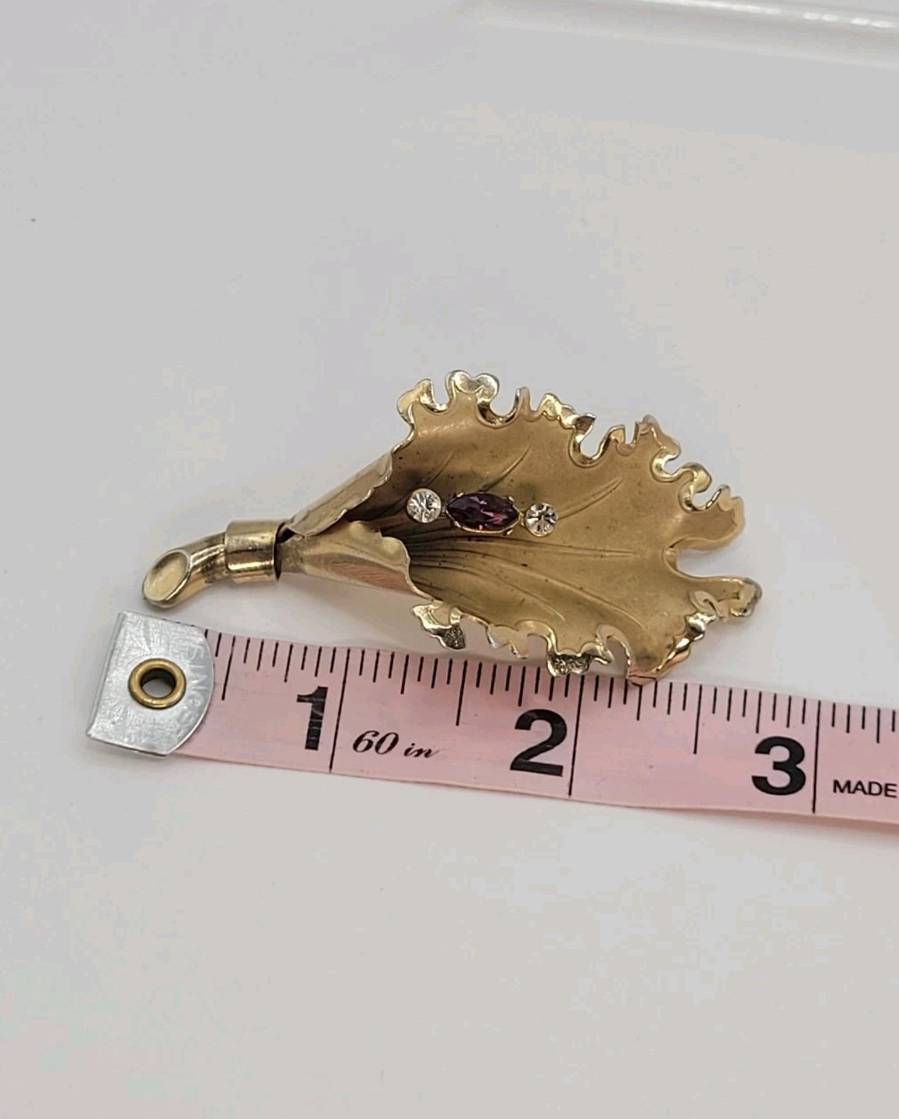 Vintage 3D Gold Plated Leaf Brooch Purple & White Rhinestone Seeds Lettuce Edge